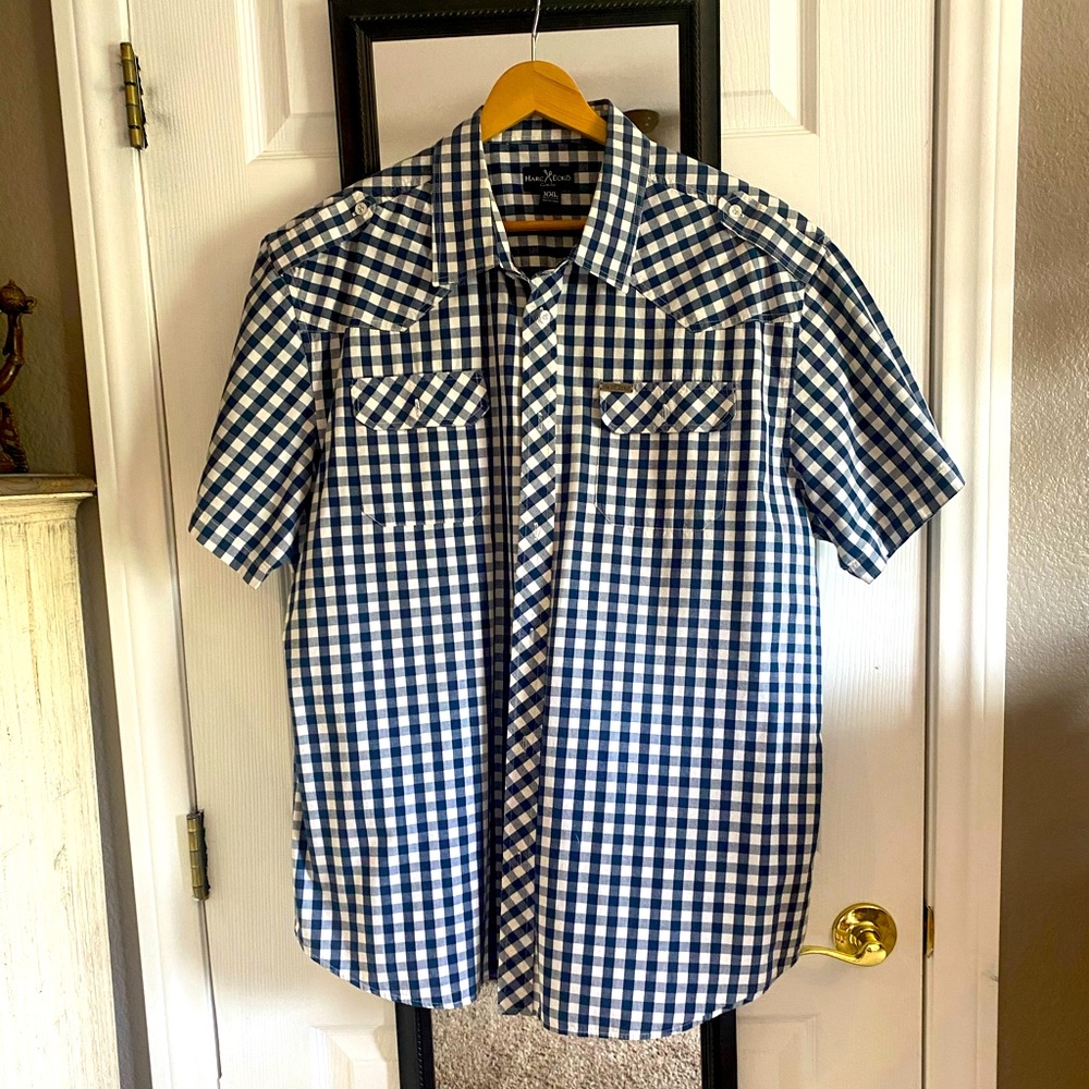Men's short sleeve button up dress shirt.
